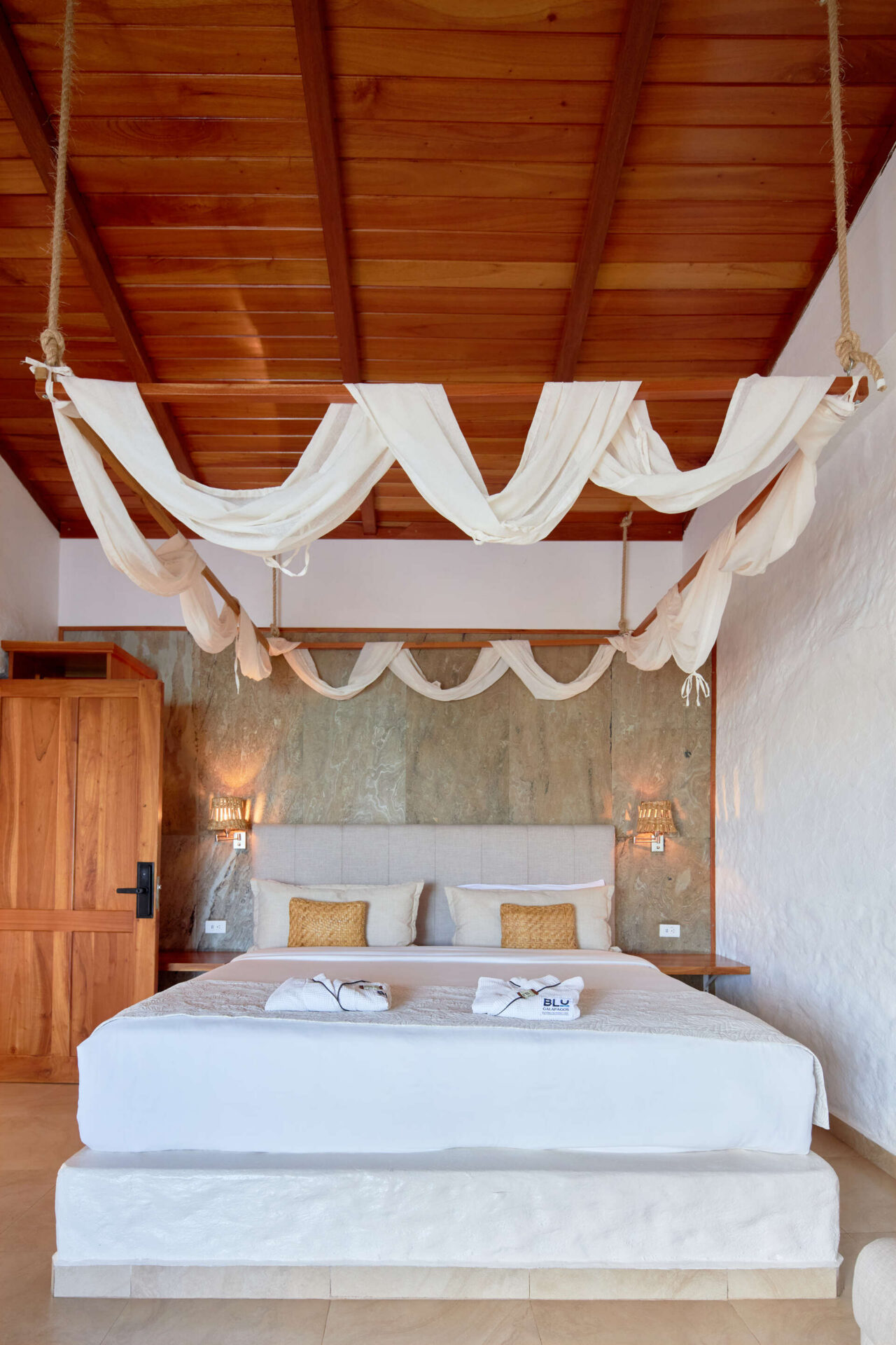 Signature Suite Floreana 3